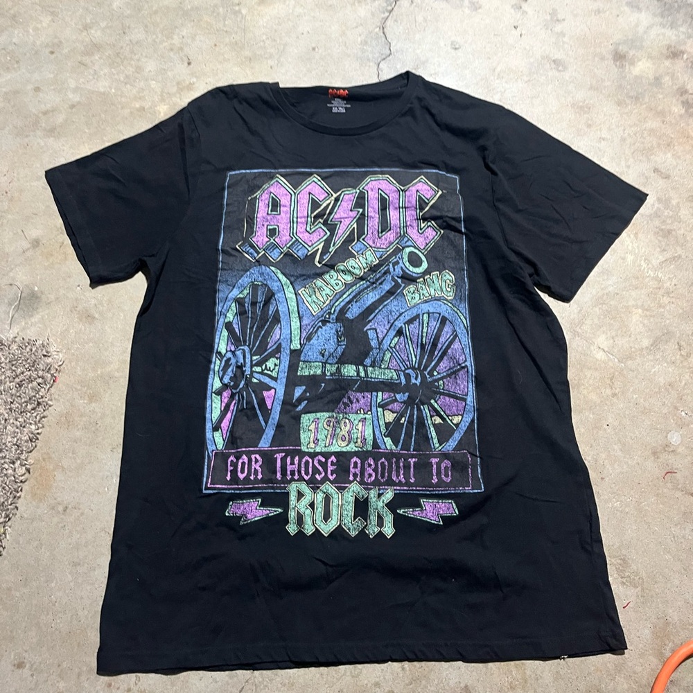 VINTAGE AC/DC SHIRT 
SIZE XXL
OPEN TO OFFERS